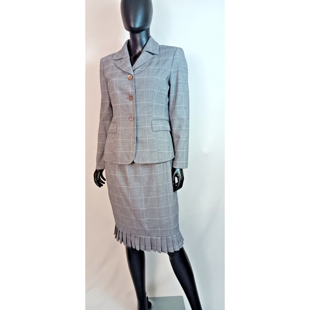 Le Suit Petite women Formal Cooperate wear Pinestriped Jacket skirt suit sz 6P